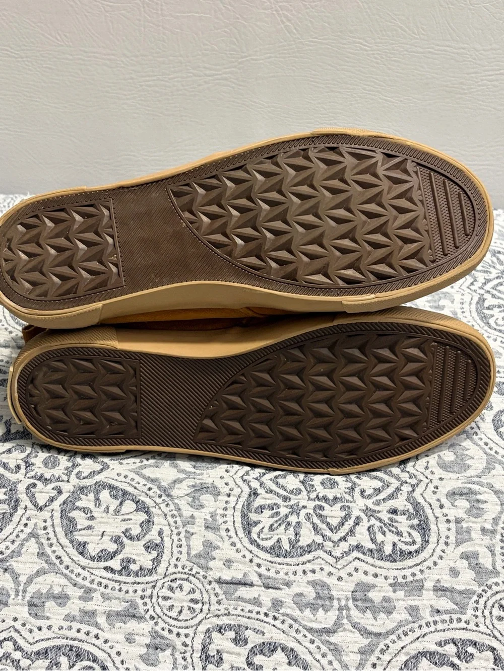 Men's Suede Chukka Boots in Camel Brown
